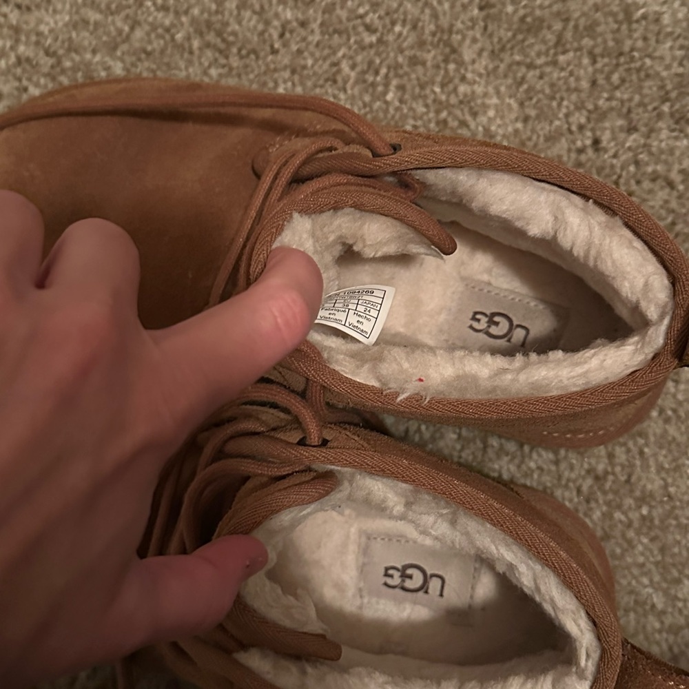 Very gently used uggs - Picture 5 of 7